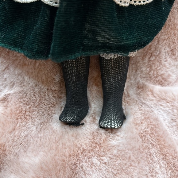 Anne of Green Gables Collectible Porcelain Doll - Picture 3 of 8